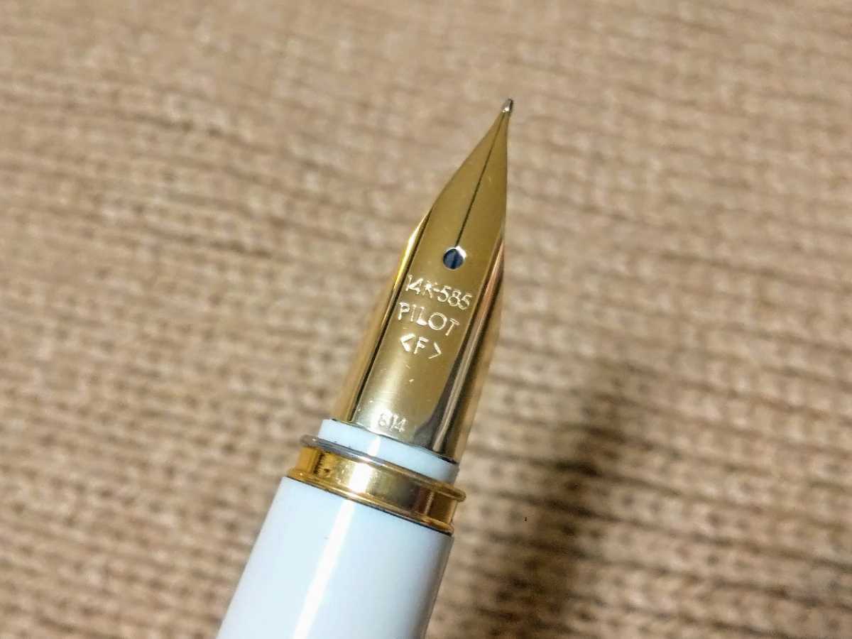 廃盤モデルPILOT 万年筆レディホワイト桜14k F細字ペンケース付 廃盤モデルPILOT 万年筆レディホワイト桜14k F細字ペンケース付