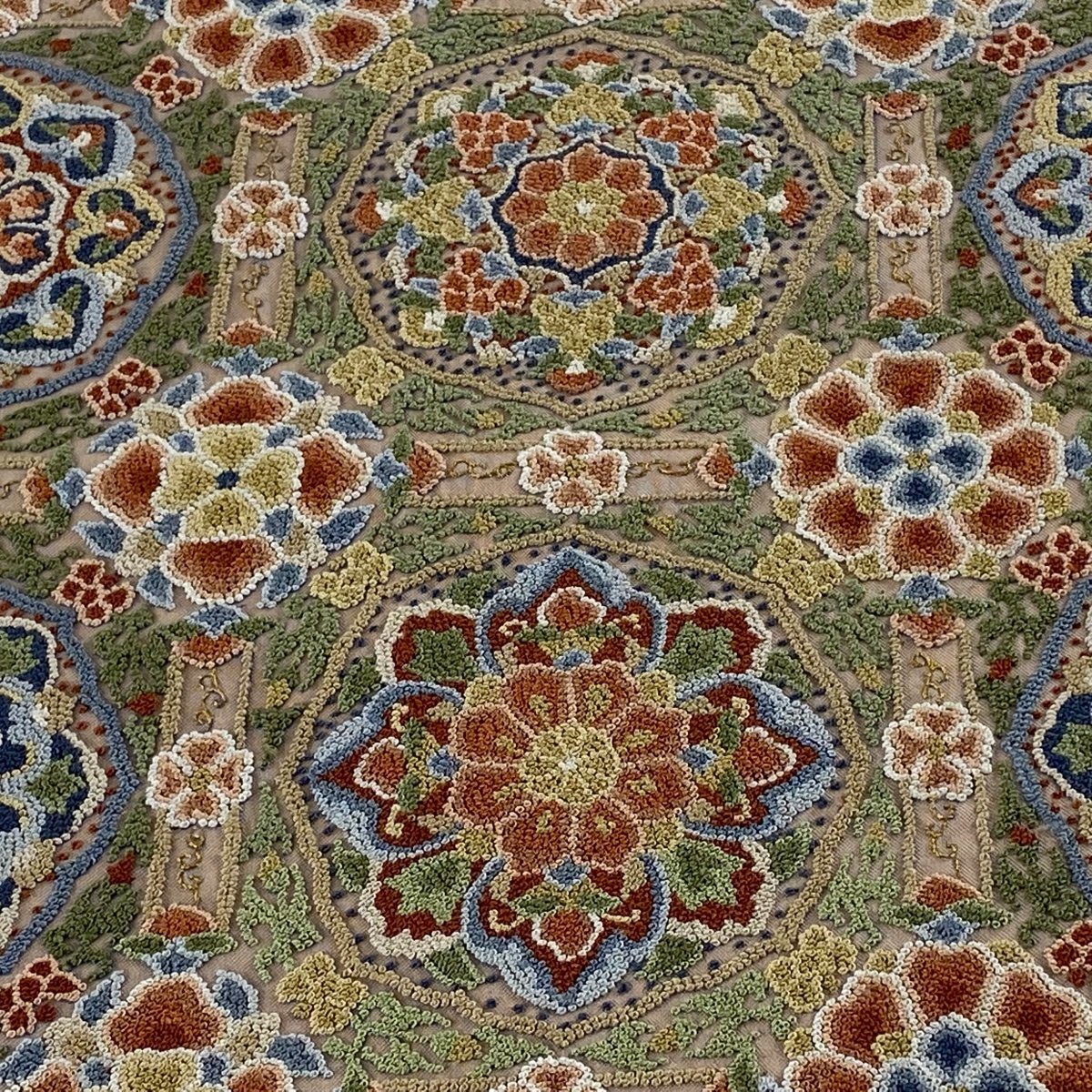 袋帯 美品 逸品 華文 草花 相良刺繍 金糸 薄茶色 六通 正絹 【中古】_バイセル 14117_3