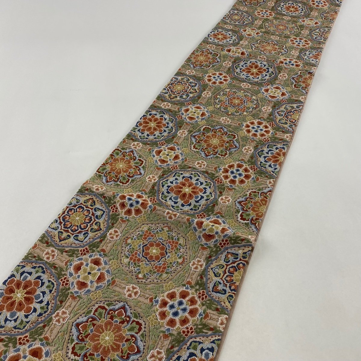 袋帯 美品 逸品 華文 草花 相良刺繍 金糸 薄茶色 六通 正絹 【中古】_バイセル 14117_2