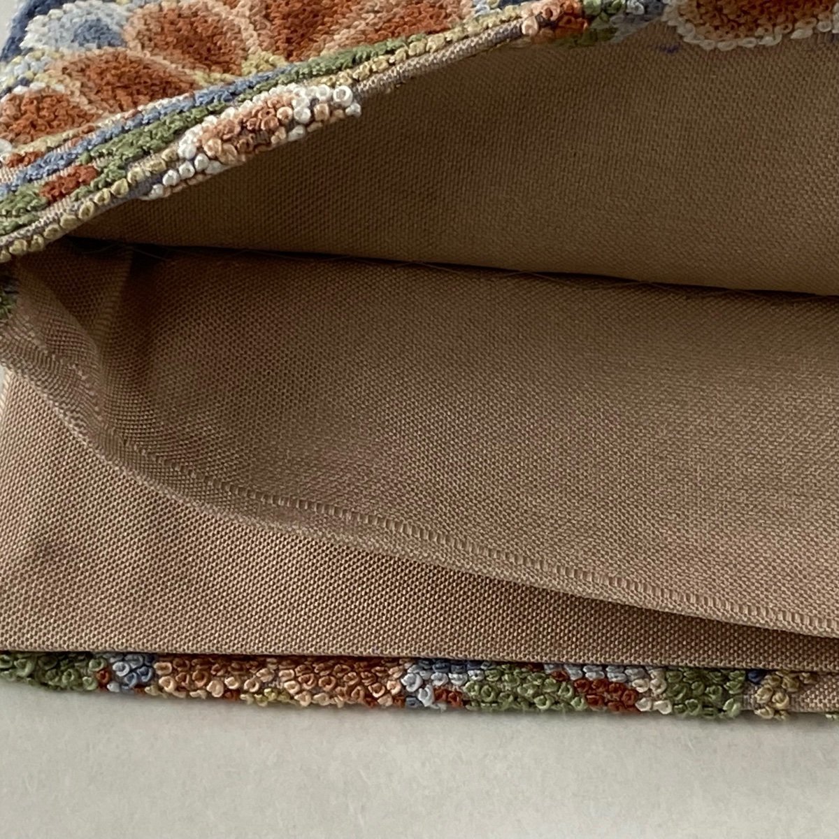 袋帯 美品 逸品 華文 草花 相良刺繍 金糸 薄茶色 六通 正絹 【中古】_バイセル 14117_7