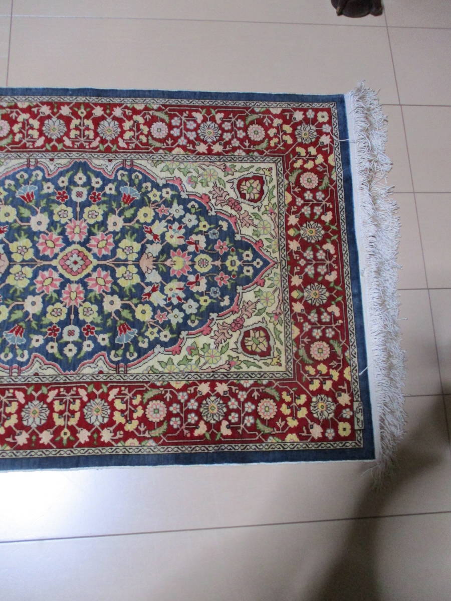 トルコ絨毯 ヘレケ絨毯 HEREKE シルク絨毯 花の園 未使用清潔です。 トルコ絨毯 ヘレケ絨毯 HEREKE シルク絨毯 花の園 未使用清潔です。