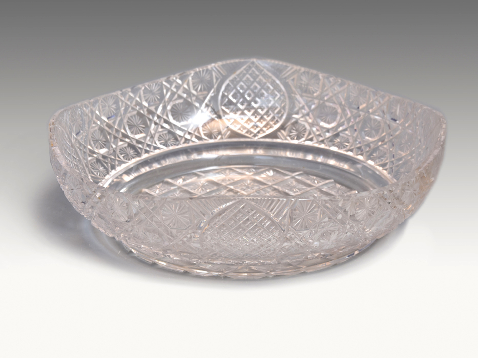 ランキング上位のプレゼント 菊花文 カットガラス 硝子 切子 伝統工芸 菓子鉢 　　y0230 ガラス工芸 平鉢 工芸ガラス