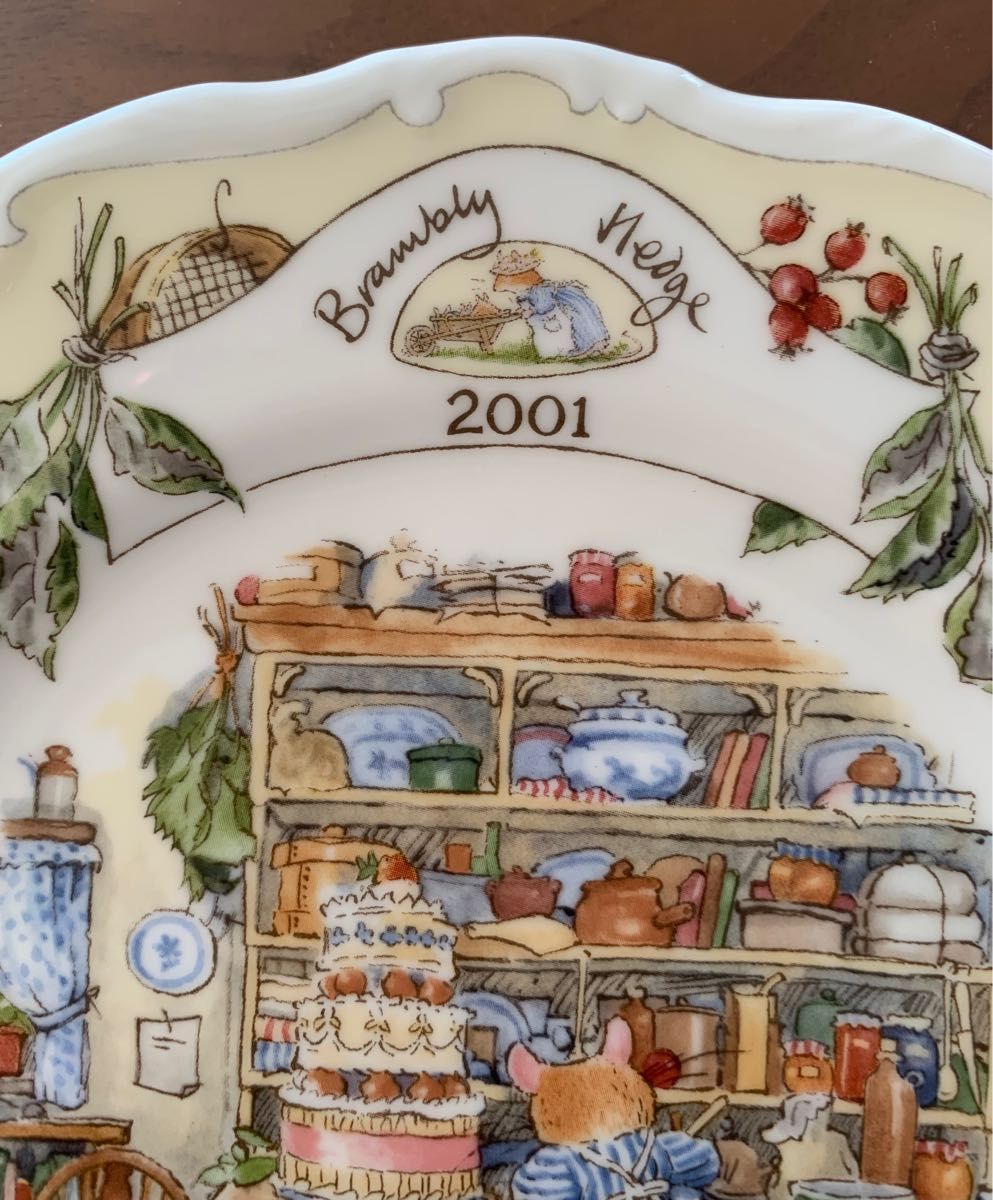 ブランブリーヘッジ イヤープレート 2001年 ロイヤルドルトン 飾り皿