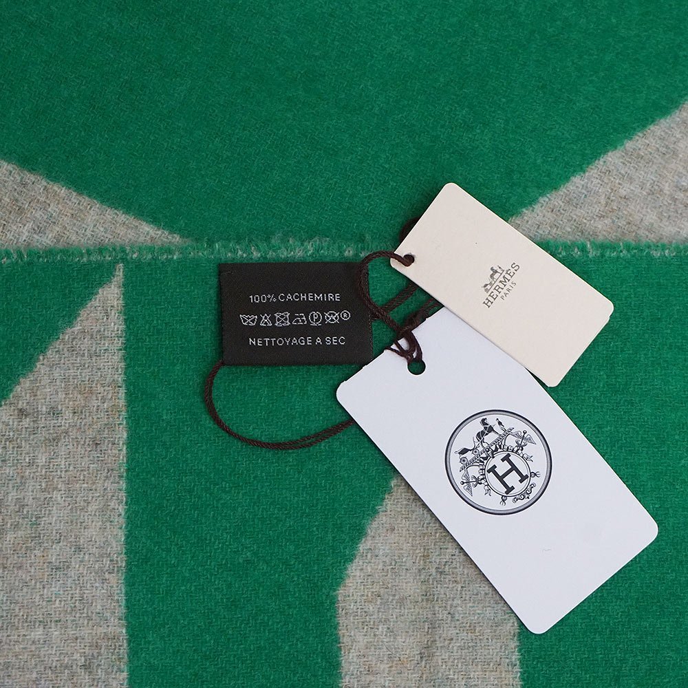 新品・未使用品)エルメス HERMES カザック オプティック マフラー