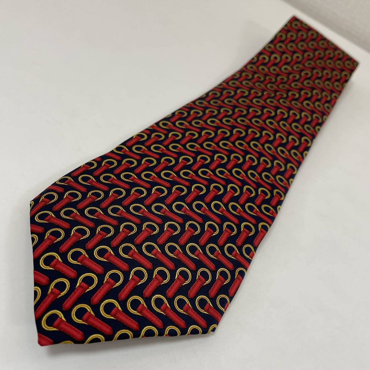グッチ（GUCCI） 赤チャックネクタイ