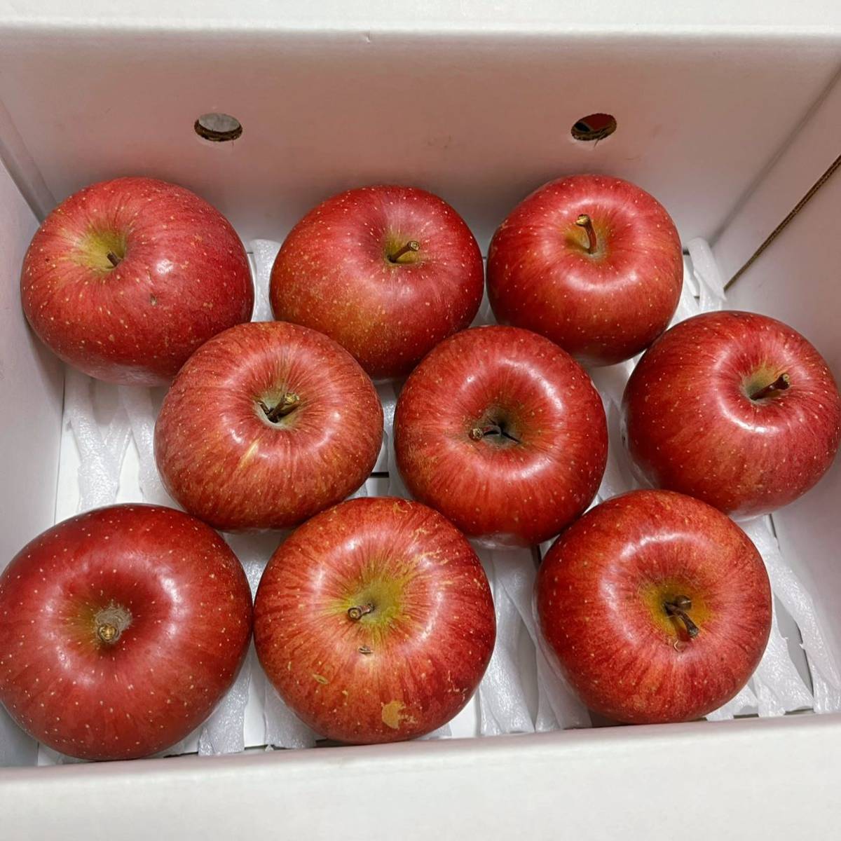 ヤフオク! - サンふじ りんご 青森県産 9玉〜12玉 3kg 林檎