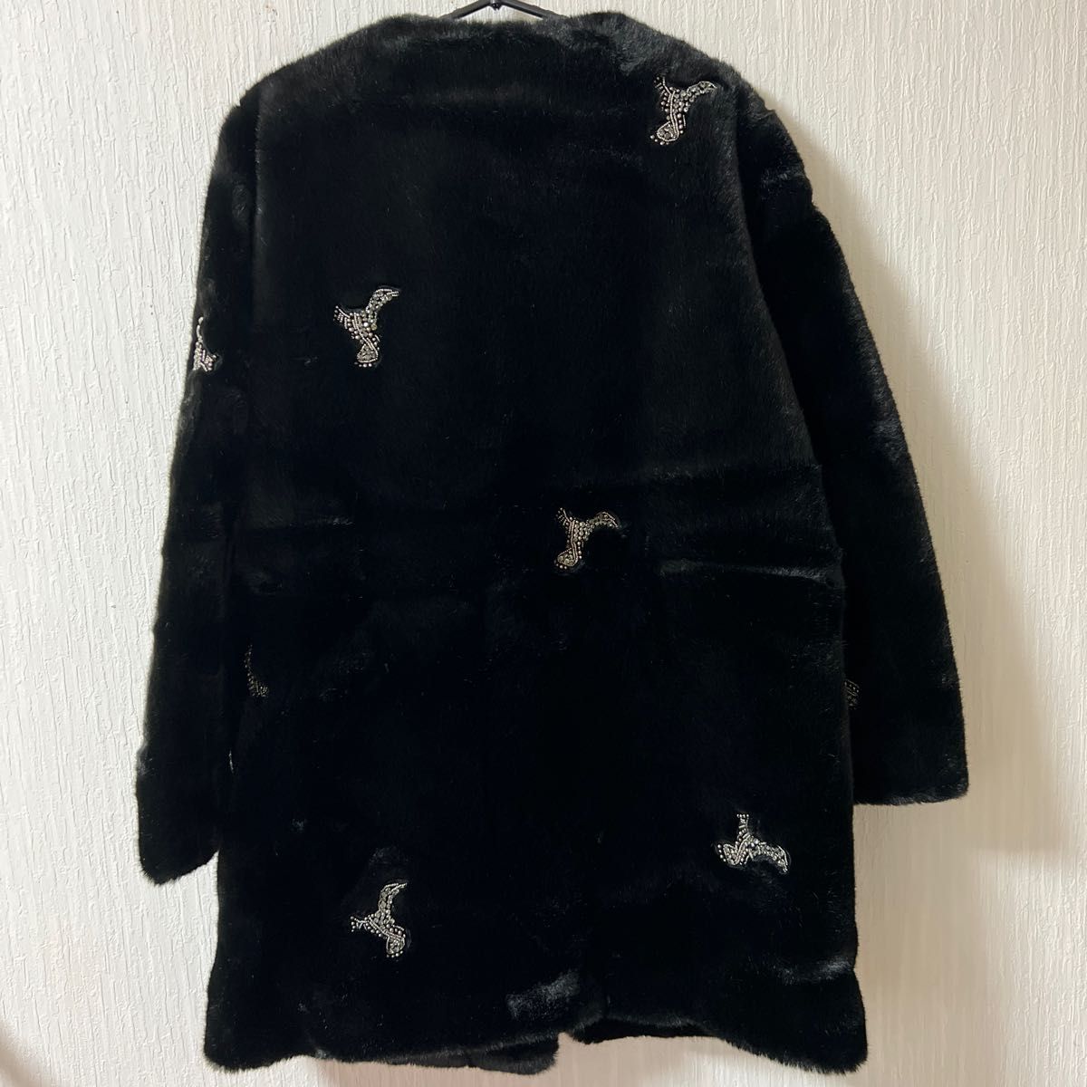 ZARA ビジュー付きフェイクファーコート ブラックXL 新品タグ ZARA ビジュー付きフェイクファーコート ブラックXL 新品タグ