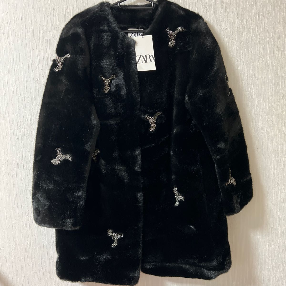 ZARA ビジュー付きフェイクファーコート ブラックXL 新品タグ ZARA ビジュー付きフェイクファーコート ブラックXL 新品タグ