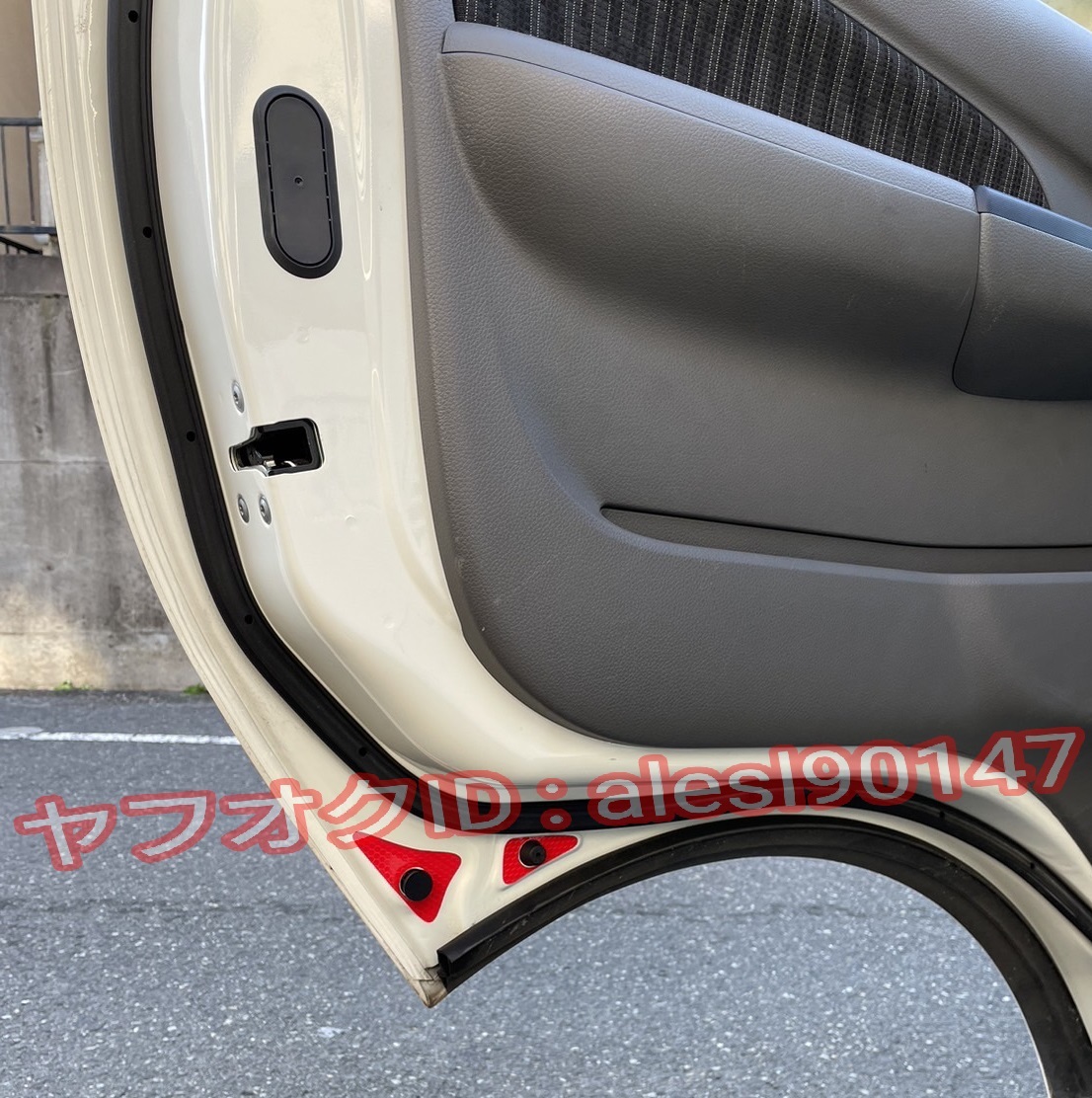 送料無料 NV350 キャラバン E26 フロントドア リフレクター 反射 シート ステッカー 安全装備 カスタム パーツ レッド 赤_画像4
