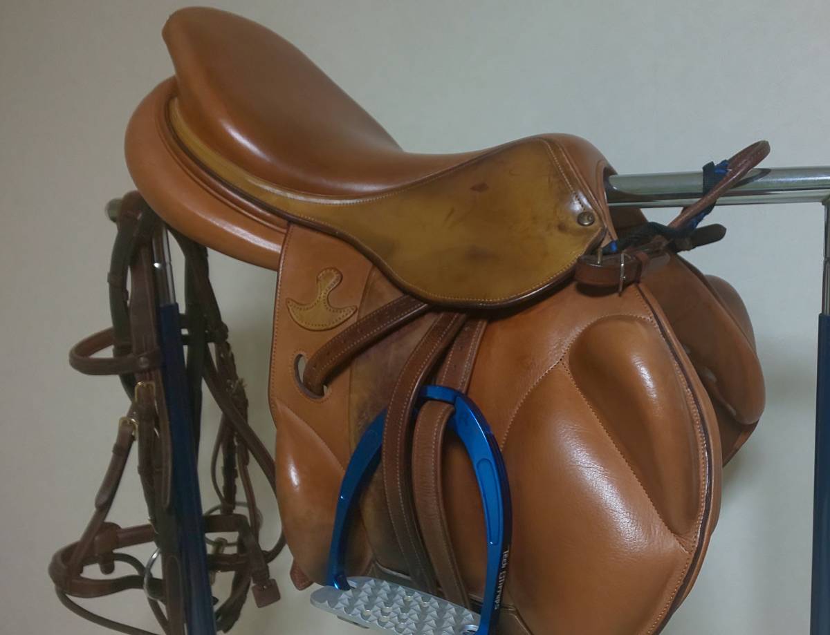 Yahoo!オークション - 乗馬 鞍 BDクロノス Mサイズ 総合鞍 Yahoo!オークション - 乗馬 鞍 BDクロノス Mサイズ 総合鞍