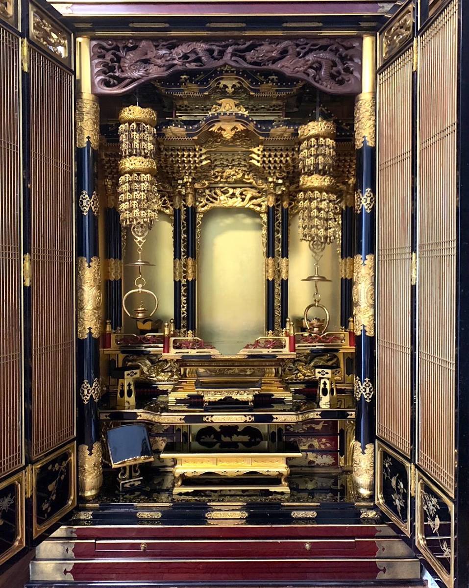 定価800万円 金仏壇 長岡仏壇 各宗派 三方開 木地彫金具 定価800万円 金仏壇 長岡仏壇 各宗派 三方開 木地彫金具