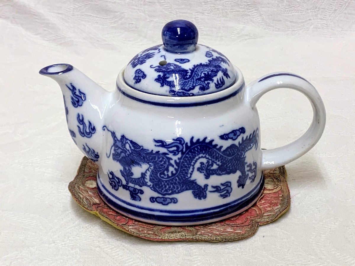 11455/中国磁器 ポット 急須 雲龍紋 中国刺繍敷物付(アイリン) 茶器 煎茶器の画像1