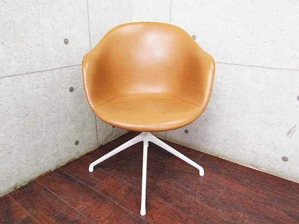 爆買い! BoConcept ADELAIDE チェア レザー美品 ポリッシュド 回転