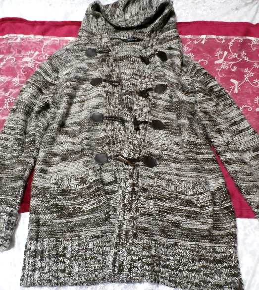  with a hood . grey white black simasima shell button hand-knitted shape long cardigan / feather woven Hooded gray monochrome seashell button hand knit long cardigan