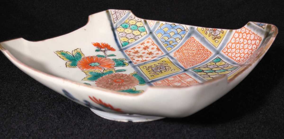  old Imari blue and white ceramics gold paint overglaze enamels . what . writing flower writing 15cm deformation four person plate b-16 under a2650