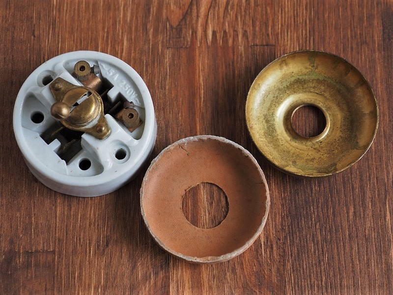 陶器と真鍮のアンティークスイッチ フランス蚤の市 ブロカント 97012 難ありの画像5