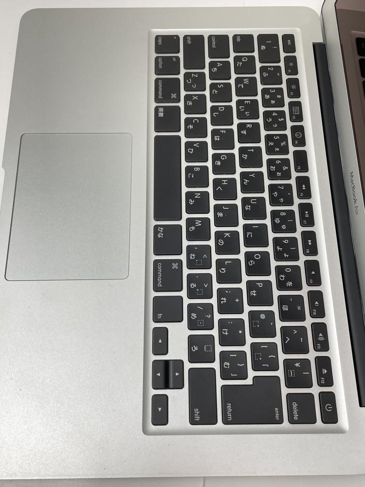 M552【美品】 充放電回数95回 MacBook Air Late 2010 13インチ SSD 256GB 1.86GHz Core 2 Duo /100の画像2