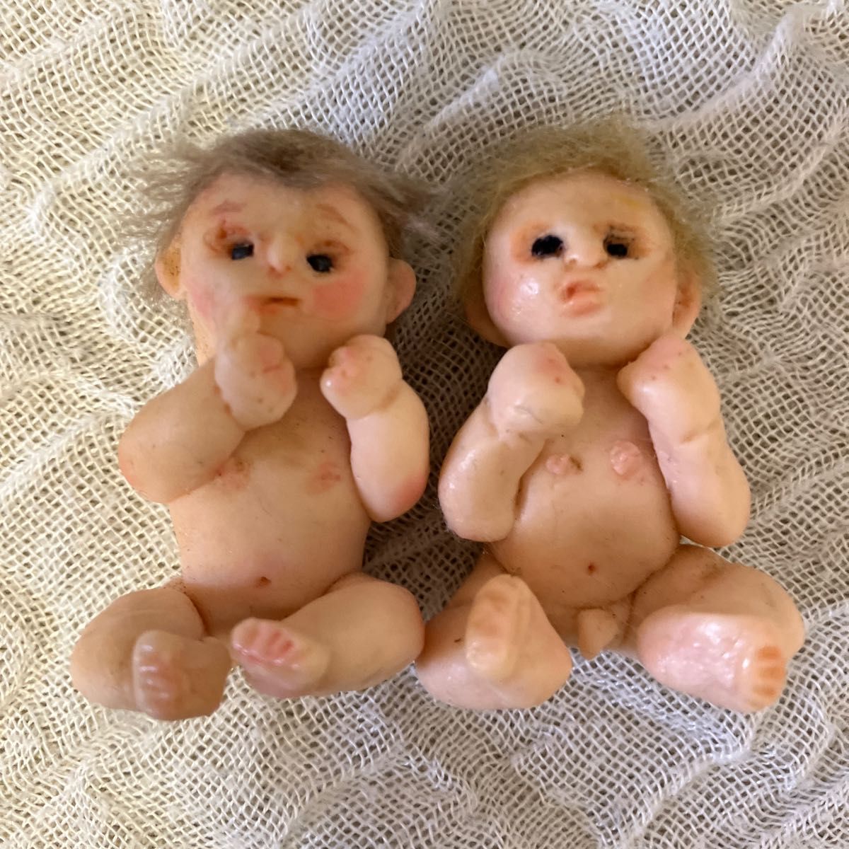 樹脂粘土人形の赤ちゃん　双子男女