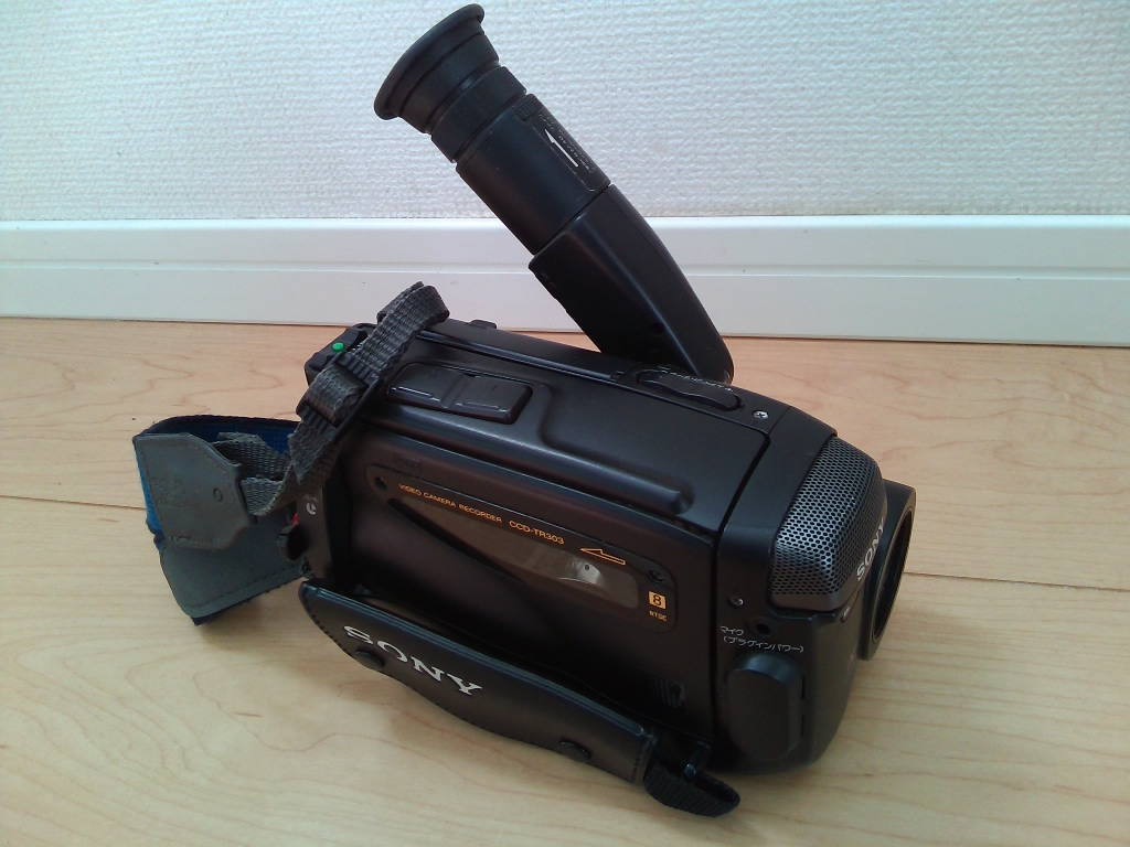 SONY Handycam Video8 CCD-TR303　ビデオカメラ　本体のみ★ジャンク_画像1