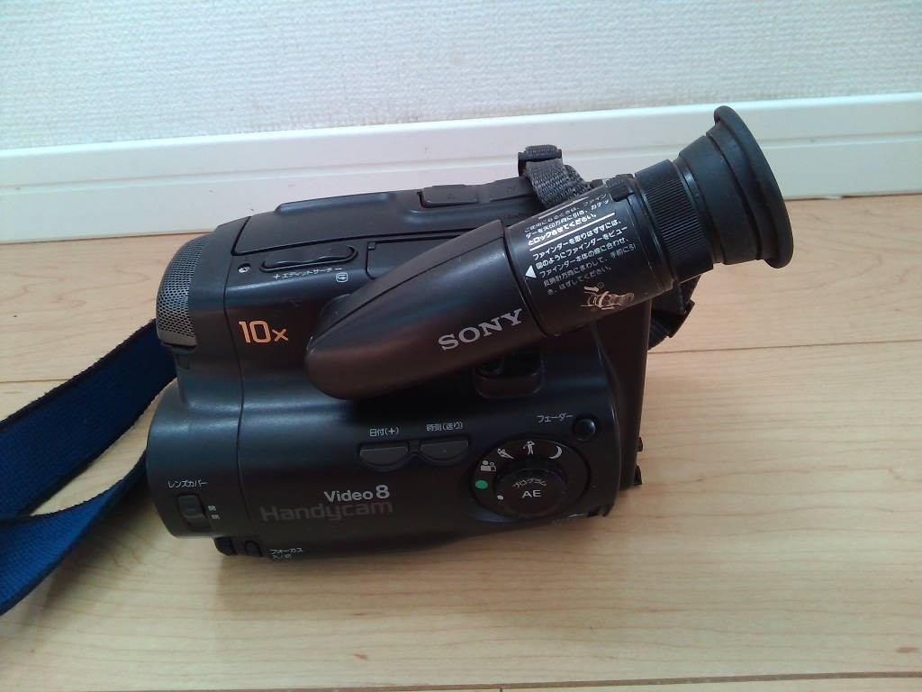 SONY Handycam Video8 CCD-TR303　ビデオカメラ　本体のみ★ジャンク_画像2