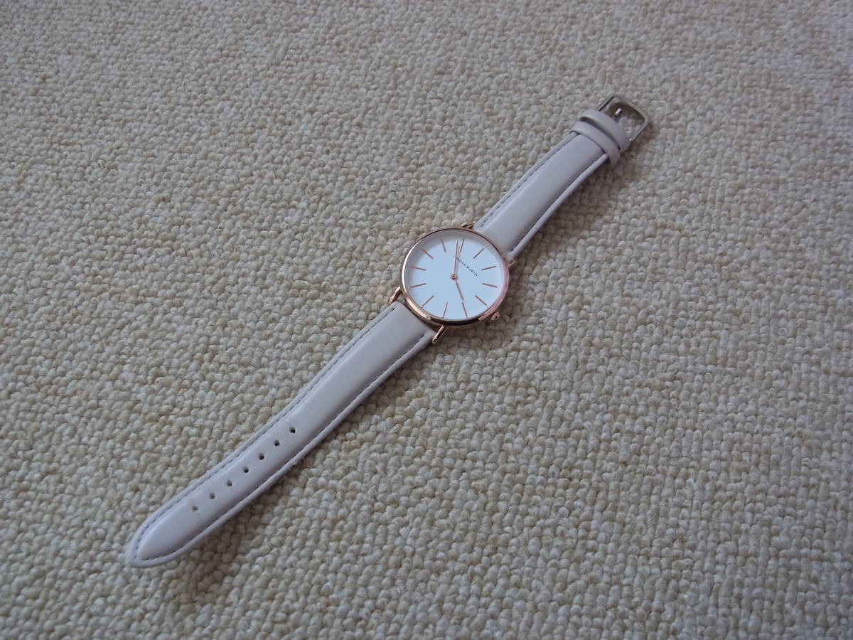 HANNAH MARTIN　シンプルデザイン腕時計（ホワイト）_画像2