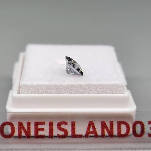 ラボ グレーダイヤモンド 0.6ct プリンセスカット 宝石 鉱石 希少 輝き 高品質 宝石シリーズ スクエア形状 モアッサナイト C438_画像2