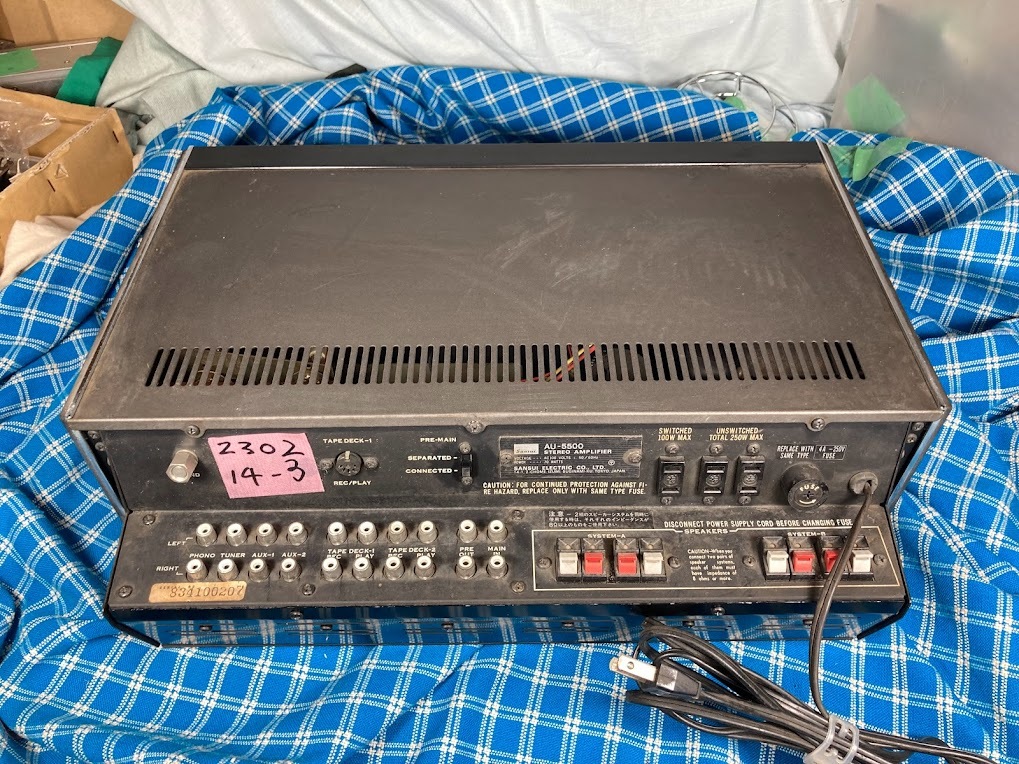 ヴィンテージ Sansui AU5500. プリメインアンプ casadabateria.com
