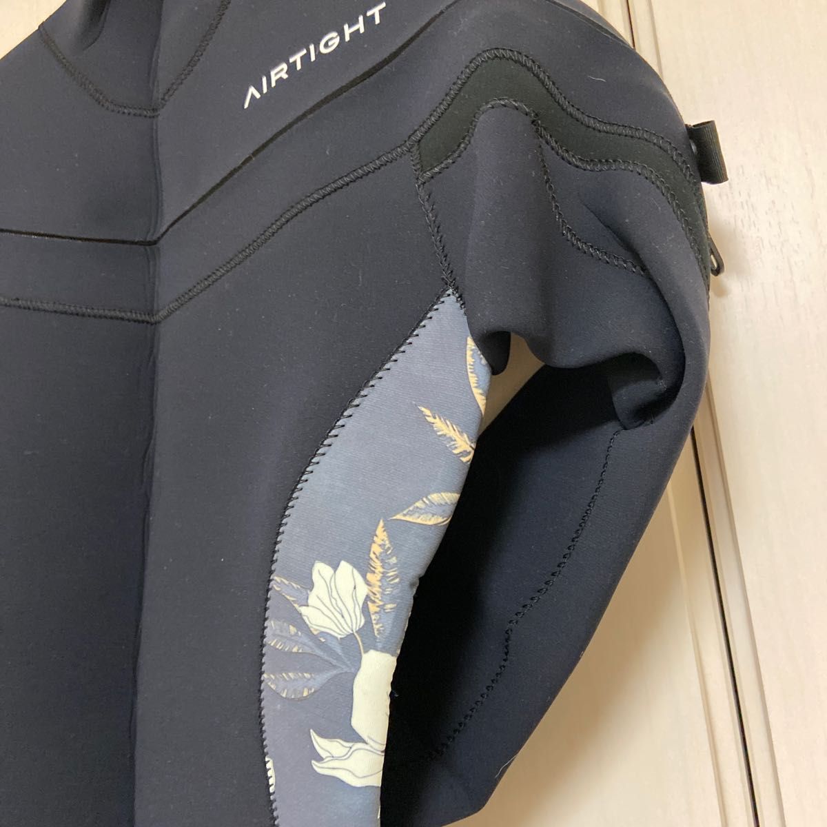 新品 未使用 AIRTIGHT エアータイト ウェットスーツ Mレディース 新品 未使用 AIRTIGHT エアータイト ウェットスーツ Mレディース