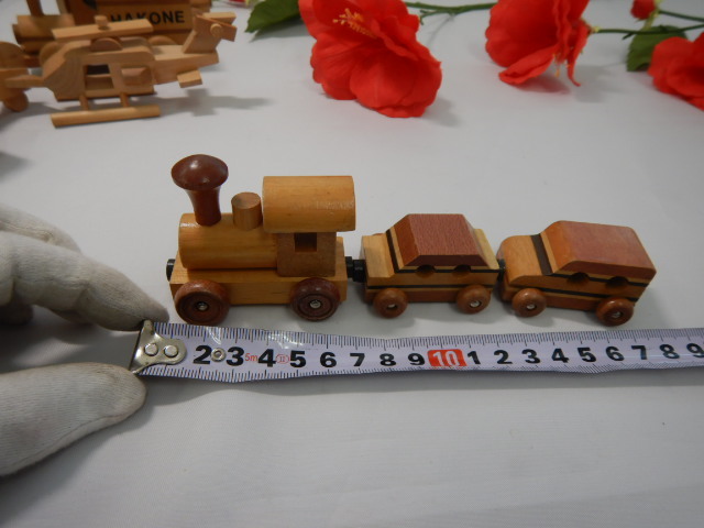 ★木製 玩具 小さな木の飛行機 機関車　のおもちゃ 7個　★手ざわりがあったかい　★送料無料_機関車：約6.5㎝　車：約5㎝