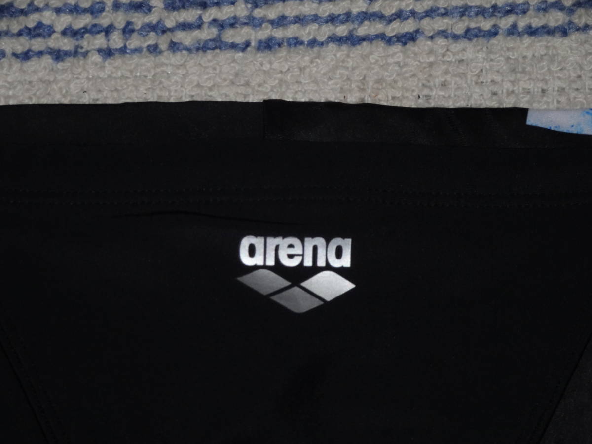 263　Arenaアリーナ　スイムスパッツ　Sizeタグなし（ウエスト巾37ｃｍ　Ｌ以上）　ブラック×サイド・ブルー系のロゴマーク　ジャンク品_画像2