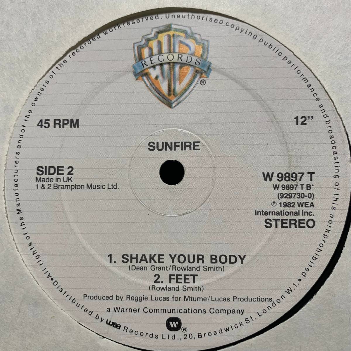 ◆ Sunfire - Young Free And Single / Shake Your Body◆12inch UK盤 サーファー系ディスコ!!_画像1