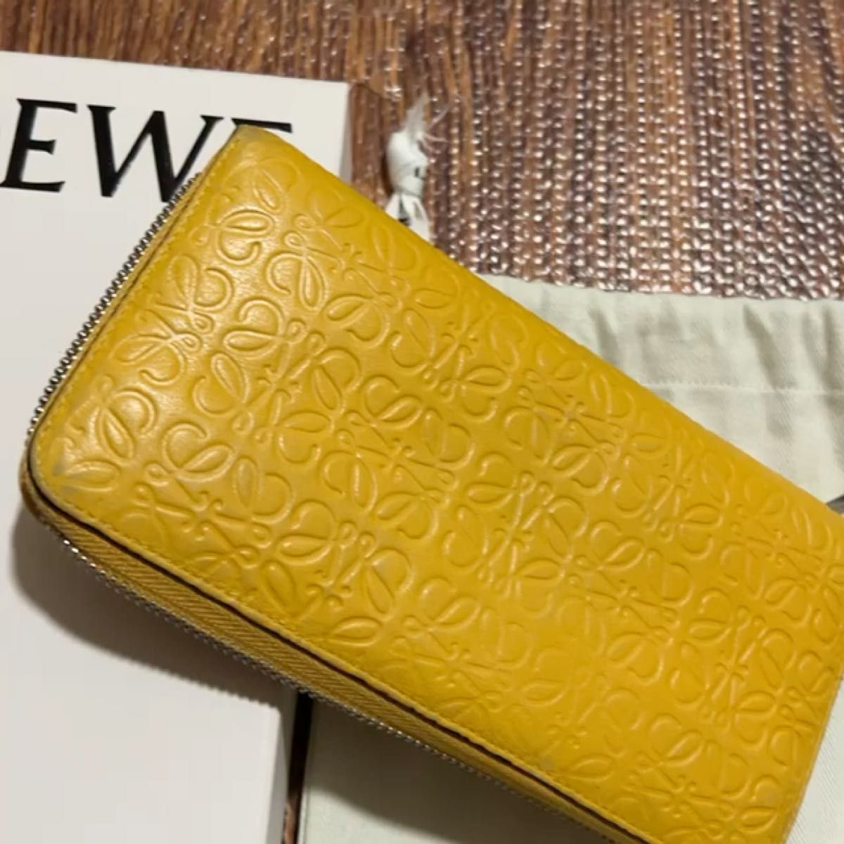 ただきます LOEWE ロエベ リネン アナグラム ラウンドジップ コイン