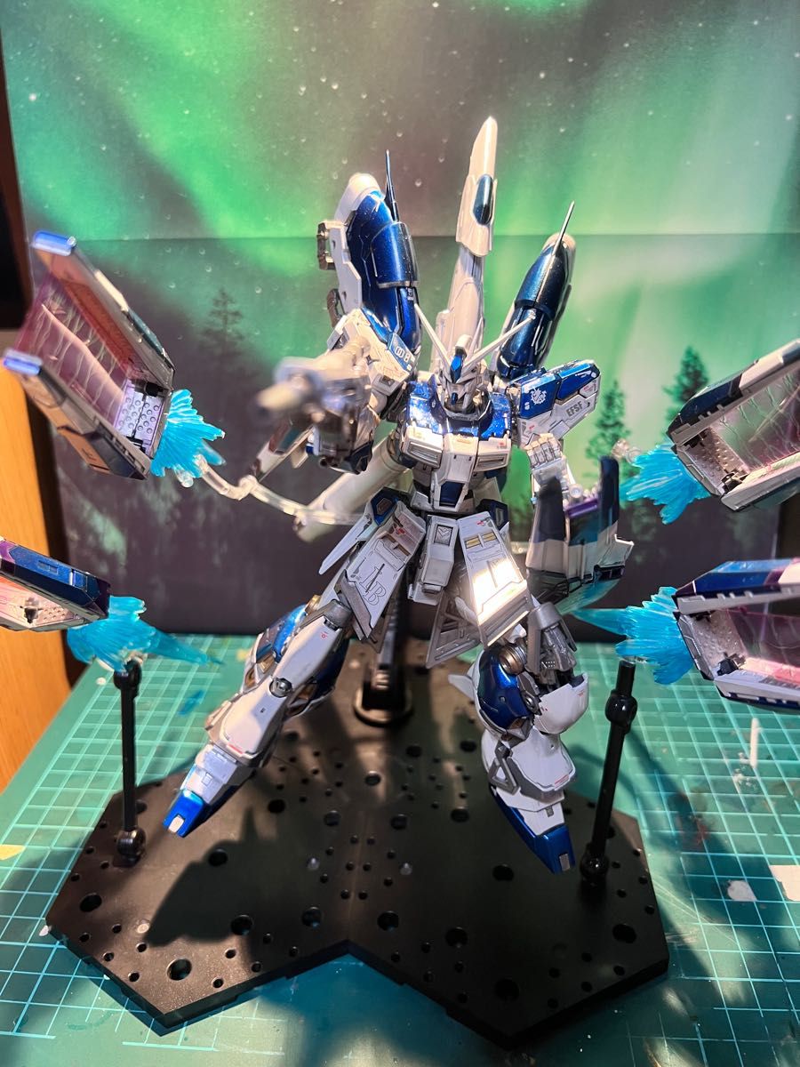 RG Hi-νガンダム 完成品 塗装済キャンディ塗装エフェクトパーツファンネル展開、台座付き別売り水転写デカール