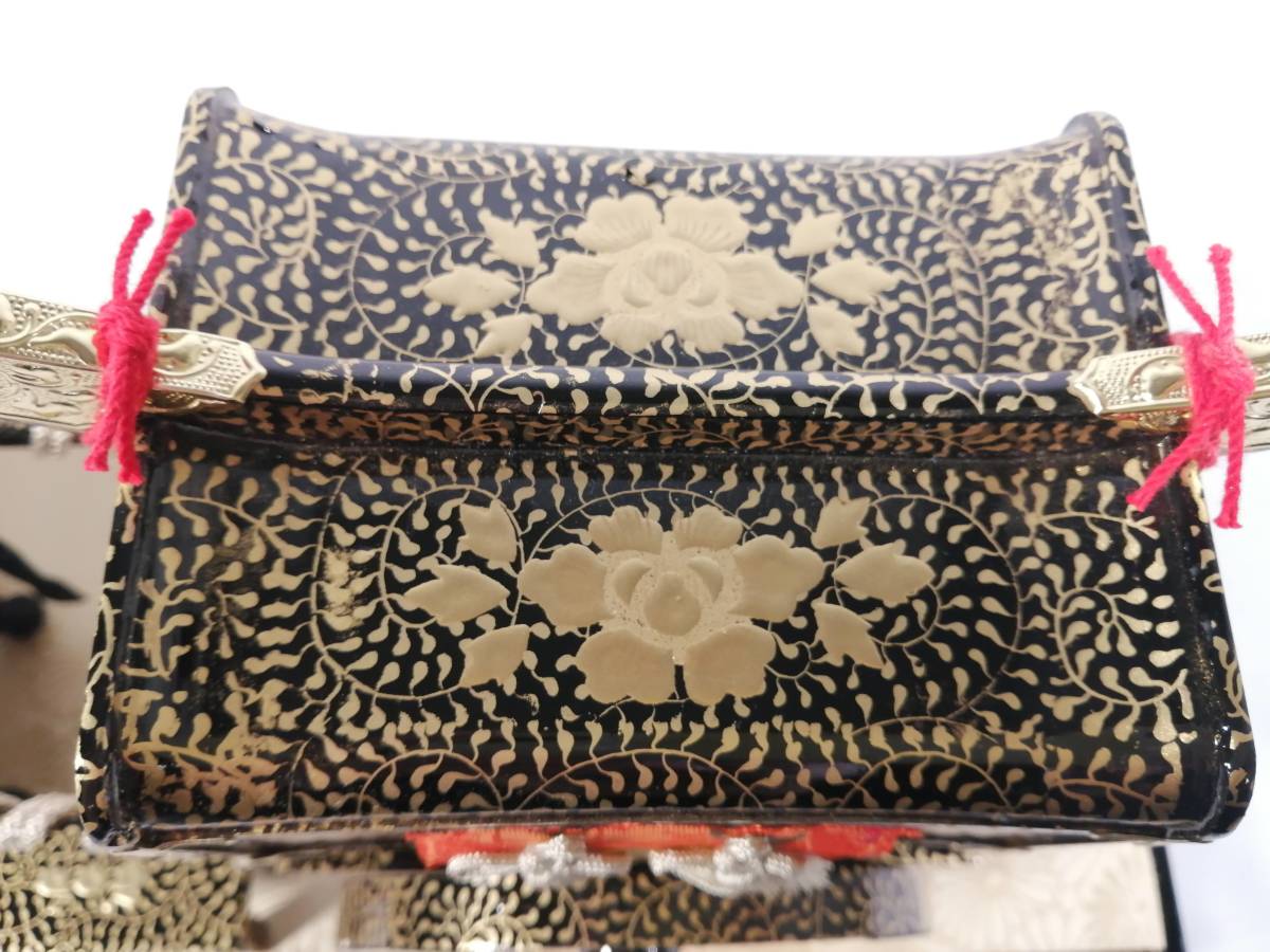 新品 未使用 無形文化財 米洲人形 木製 本金蒔絵 牡丹古代唐草 新品 未使用 無形文化財 米洲人形 木製 本金蒔絵 牡丹古代唐草
