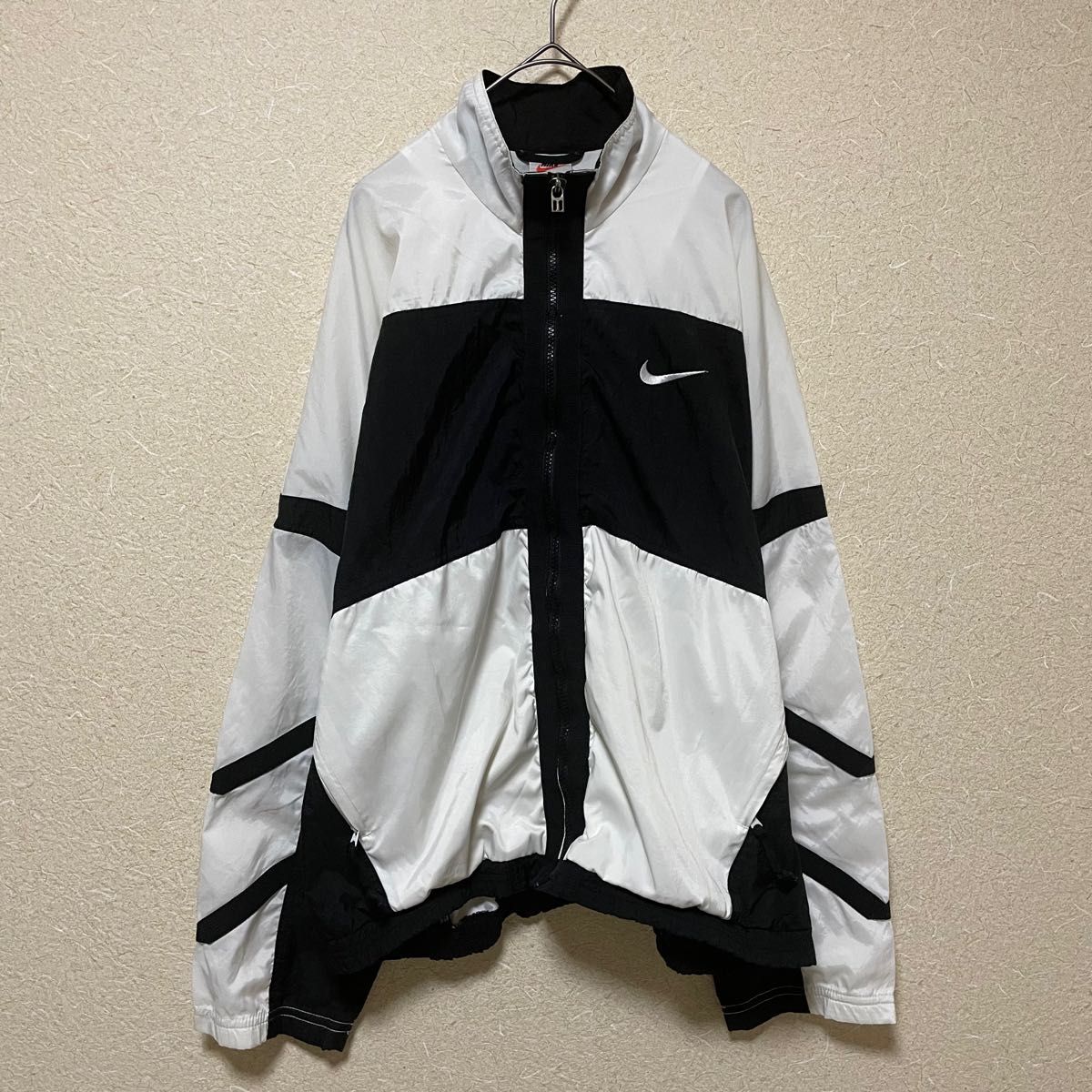 センスのいい お歳暮 NIKE ナイキ ナイロンジャケット ウインドブレーカー白黒 M ナイキ