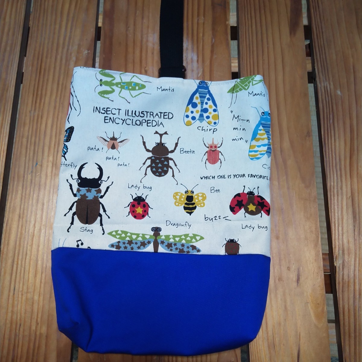  go in . go in . man insect handbag lesson back gym uniform sack indoor shoes inserting hand made gym uniform inserting pouch shoes inserting zk sack picture book sack 