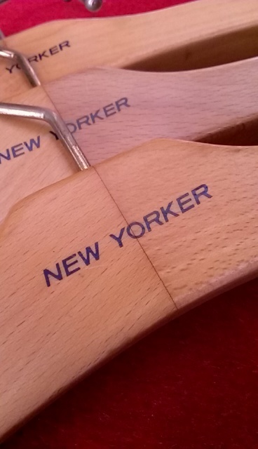 * ограниченный товар новый yo- машина NEW YORKER с логотипом из дерева натуральный натуральное дерево вешалка 3 шт. комплект * простая древесина * не продается 
