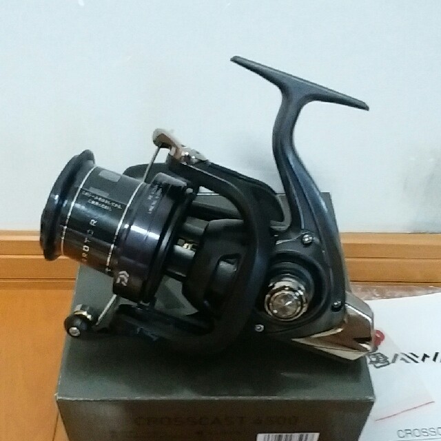 新品 投げ/遠投 ダイワ(DAIWA) クロスキャスト 17 【4500】 スピニングリール 釣り具