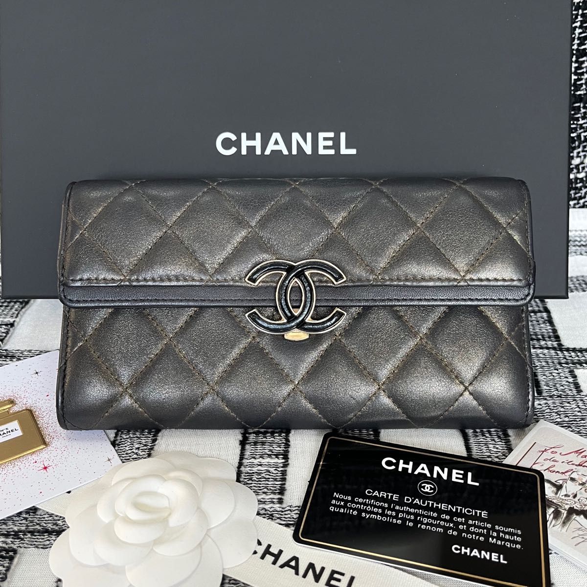 CHANEL 激レア 美品 28番台 マトラッセ 長財布 ブラック×ゴールドラメ