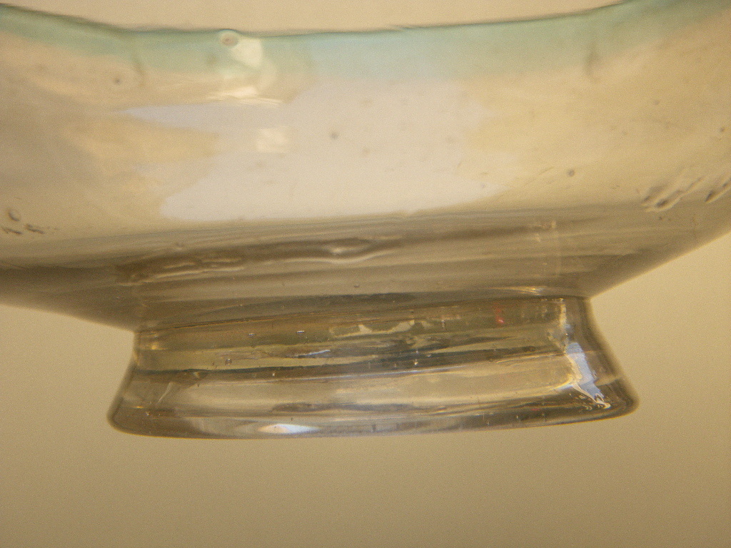 歪み　使用傷多　シミ汚多　古い硝子の器　氷皿　水色淵　フリル　蜜豆　かき氷　カキ氷　甘味　アイスクリーム　ガラス　日本 Japan glass_座りも悪く「～ゆらゆら～」します。