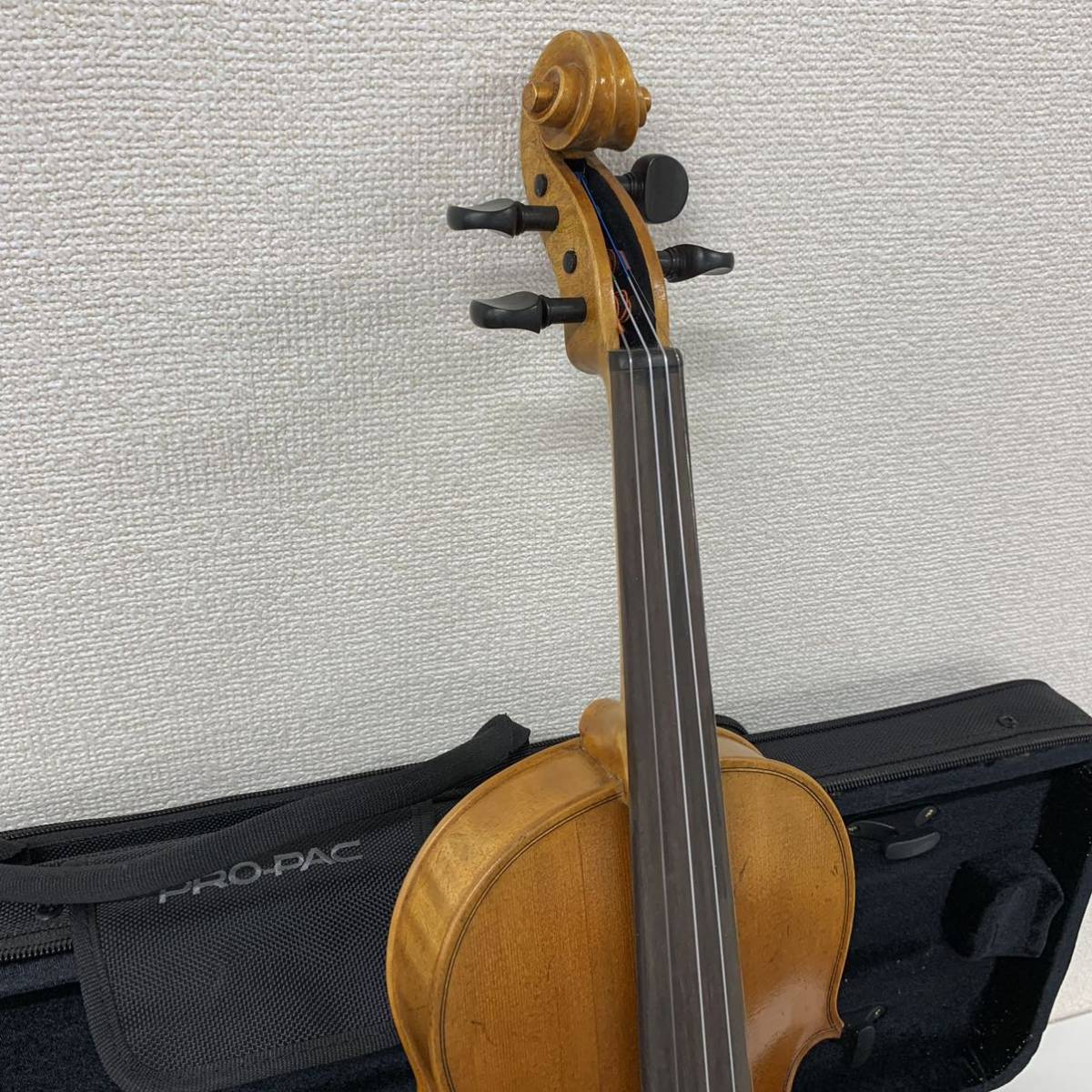 （R4-5-hy）Karl Hofner H11E 414 Q-100926 バイオリン ケース付き 弦楽器 BST41_画像2