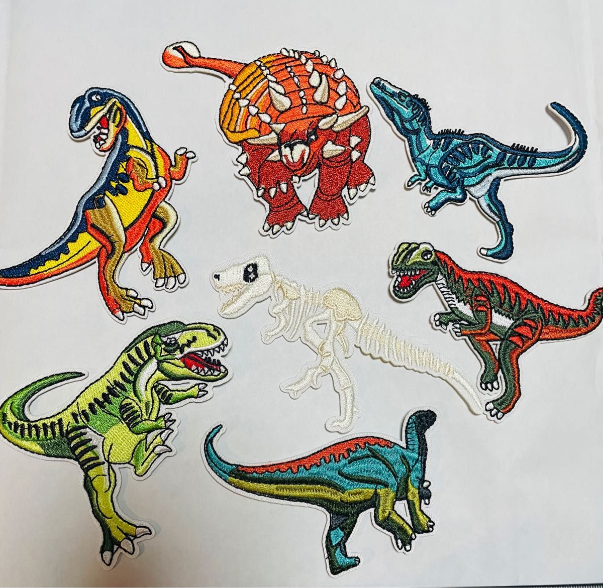 高品質恐竜ワッペン　7枚　アイロンワッペン　刺繍ワッペン　アップリケ