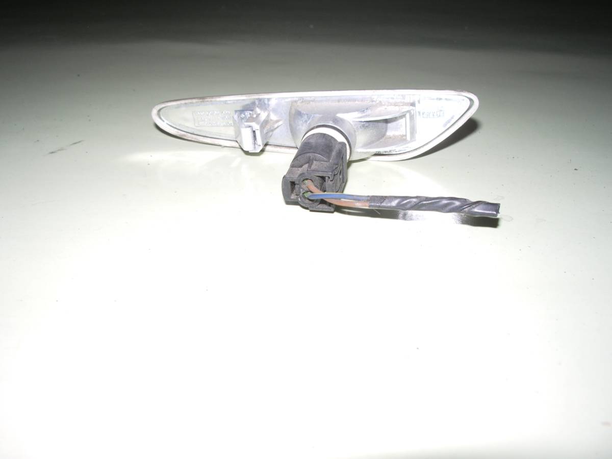 BMW325 side turn signal 