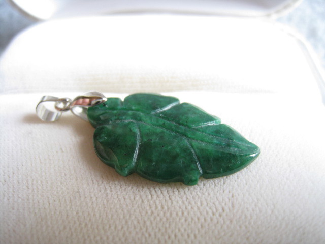 [SAMU] beautiful!! natural ..... leaf sculpture width 3.0x1.6cm pendant * beautiful goods!