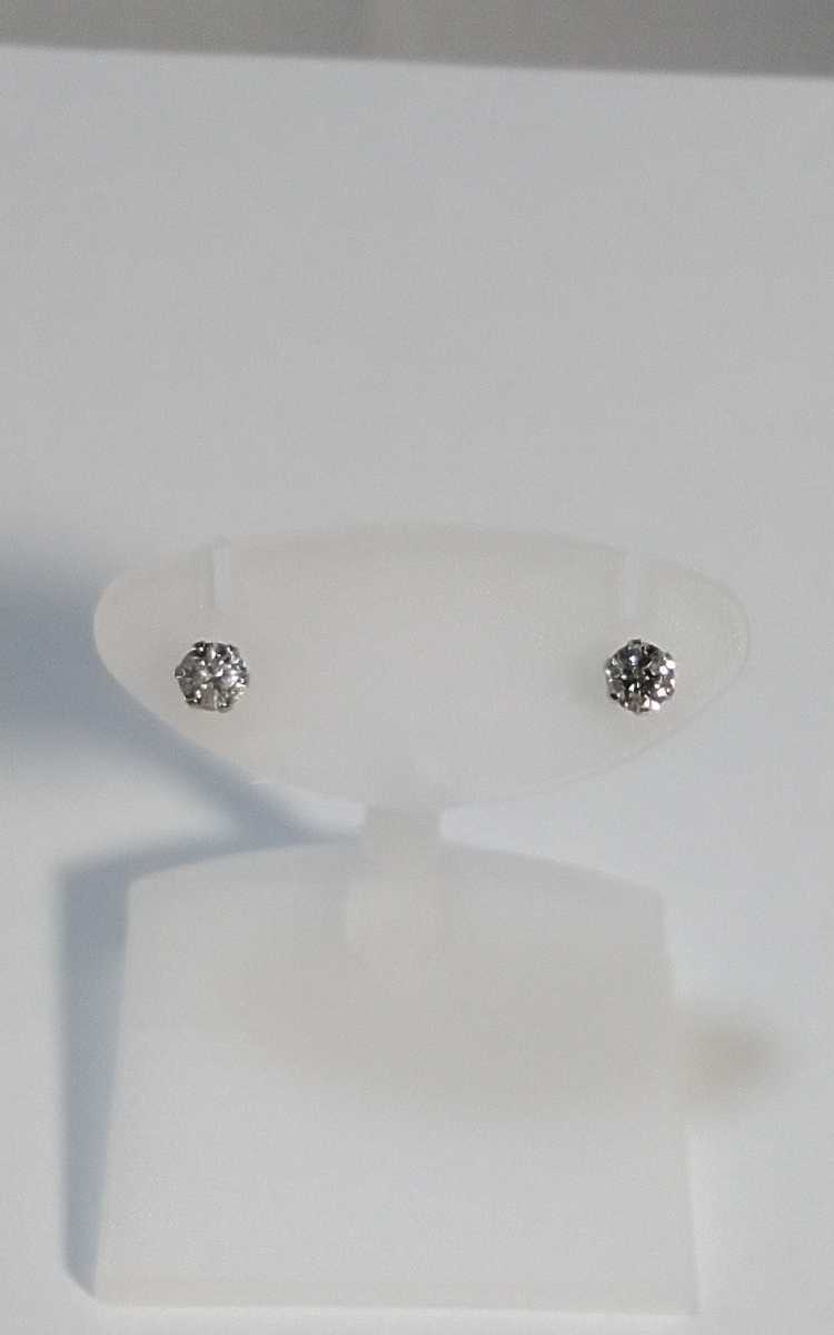 Ptダイヤピアス！0.22ct.。