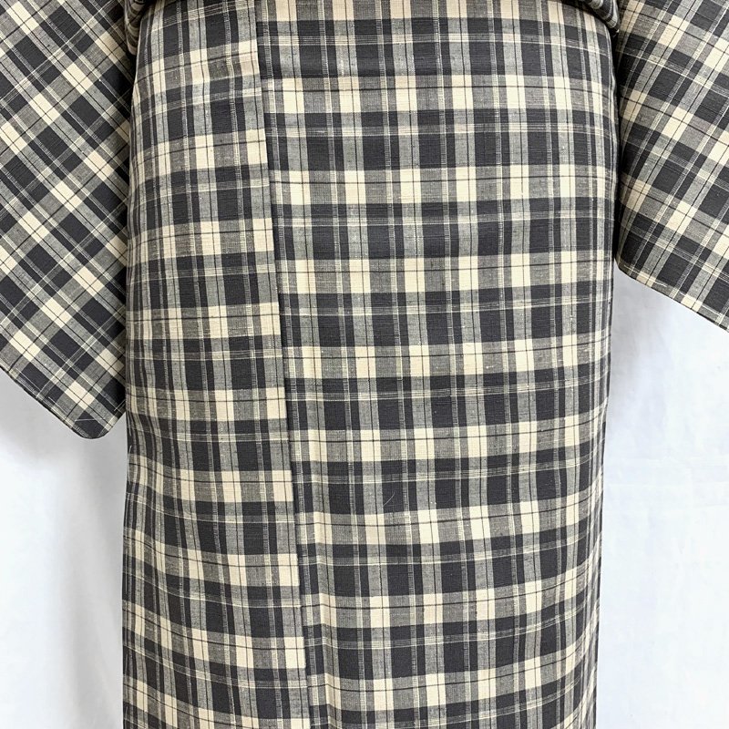 302mt3〇紬 織部格子 伝統手織工芸紬〇しつけ付き美品-