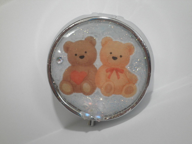  hand made * resin *. is good bear. soft toy ( illustration )* round pill case 