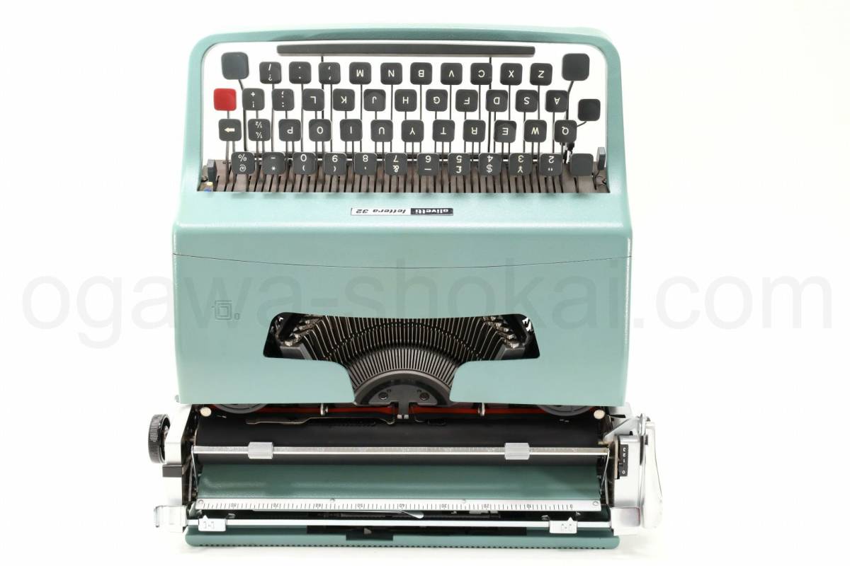 専門店でオーバーホール済の中古タイプライター olivetti Lettera32 ...