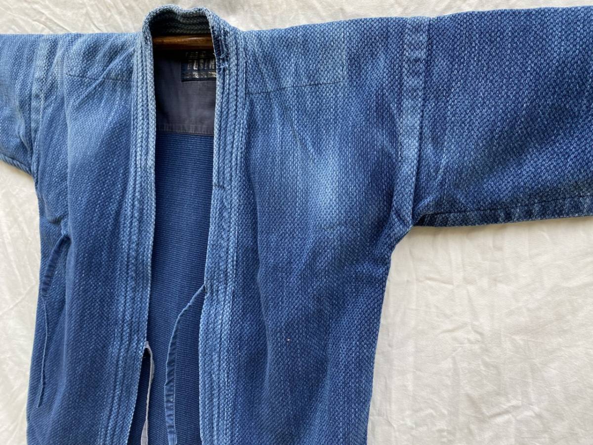 退廃的 絶妙フェード 擦り切れ 剣道着 ジャケット 藍染 刺し子 JAPAN VINTAGE ジャパンヴィンテージ KENDO JACKET INDIGO BULE SASHIKO_画像4