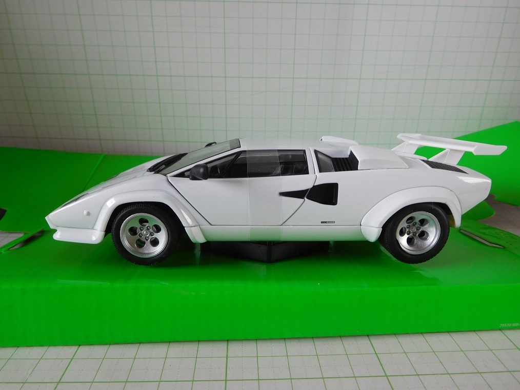 *WELLY 1/24 Lamborghini counter k white 